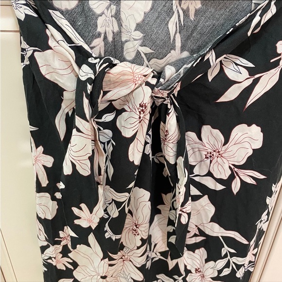 Revolve Sanctuary Beach to City Midi Skirt in Night Jungle (Black White Floral) - Picture 6 of 6